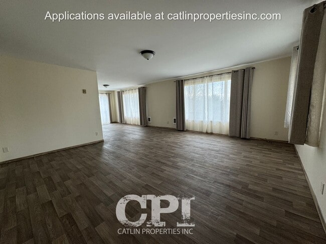 106 South St in Longview, WA - Building Photo - Building Photo