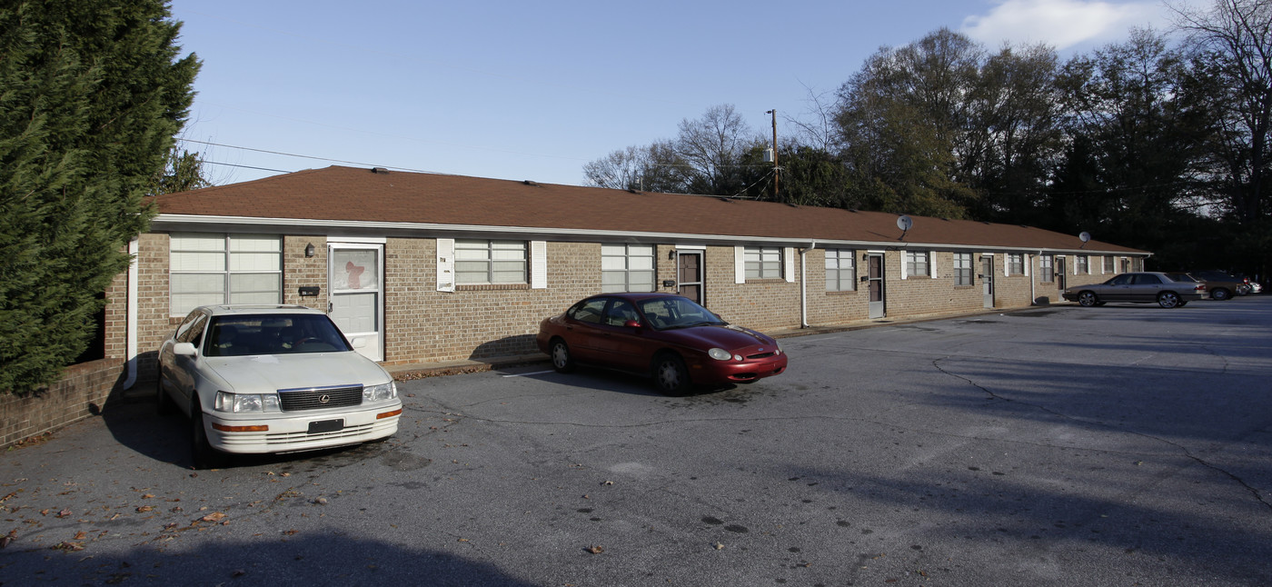 Oakcrest Apartments in Greenville, SC - Building Photo