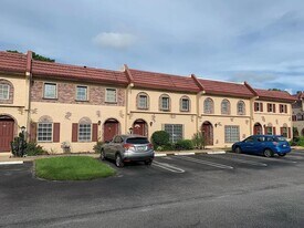 3060 Riverside Dr in Coral Springs, FL - Building Photo