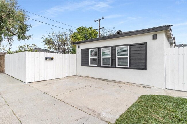 2101 E 63rd St in Long Beach, CA - Foto de edificio - Building Photo