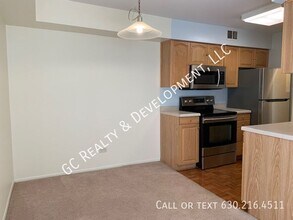 905 Buccaneer Dr in Schaumburg, IL - Building Photo - Building Photo