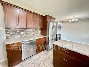 315 Prior Rd S in Kelowna, BC - Building Photo - Building Photo