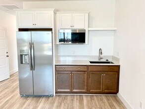 2335 S Shirley Ave in Fresno, CA - Building Photo - Building Photo