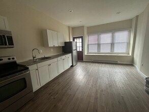 1350 Willow St in Norristown, PA - Building Photo - Building Photo