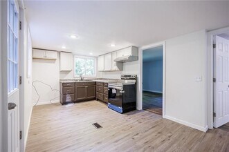 1671 Creek St in Rochester, NY - Building Photo - Building Photo