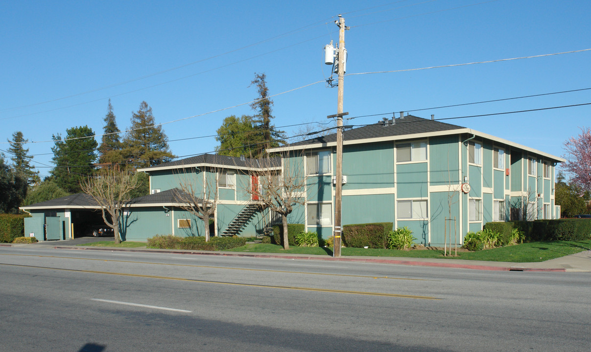 7001 Eigleberry St in Gilroy, CA - Building Photo