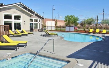 Villas at Lakewood in Marysville, WA - Building Photo - Building Photo