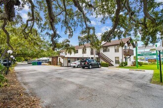 8423 Seminole Blvd in Seminole, FL - Foto de edificio - Building Photo