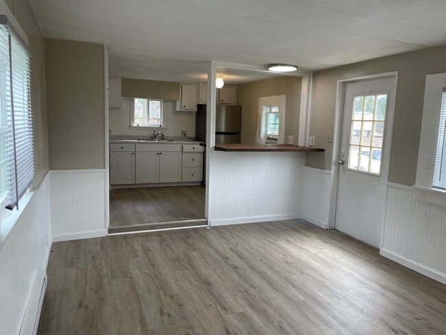 9876 NC-705 in Eagle Springs, NC - Building Photo - Building Photo