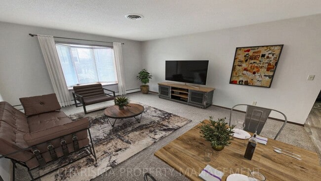 property at 809 W 10th St
