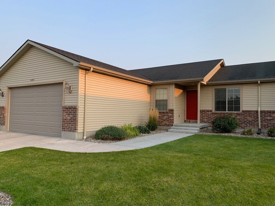 4241 Liberty Dr in Ammon, ID - Building Photo