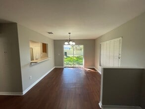 37622 Aaralyn Rd in Zephyrhills, FL - Building Photo - Building Photo