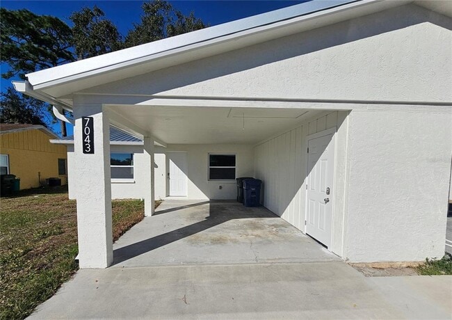 7043 Brentford Rd in Sarasota, FL - Building Photo - Building Photo