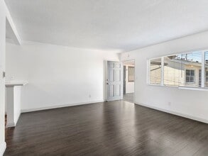 1335 Stanley Ave in Long Beach, CA - Building Photo - Building Photo