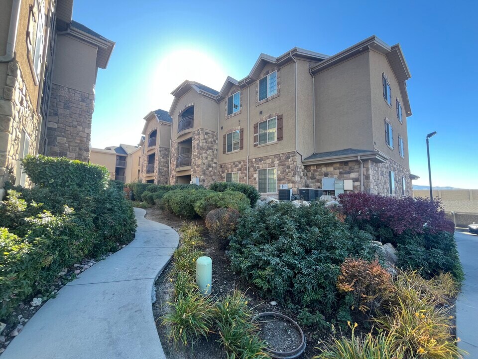 235 N 1200 W, Unit Newport 301 in Orem, UT - Building Photo