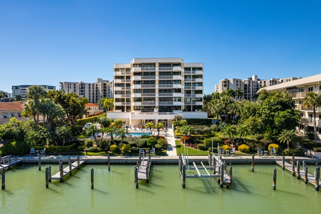 Lucerne in Naples, FL - Foto de edificio - Building Photo