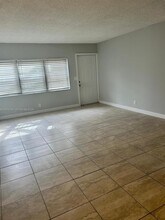 802 Twin Lakes Dr in Coral Springs, FL - Building Photo - Building Photo