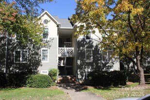 19839 Henderson Rd in Cornelius, NC - Building Photo