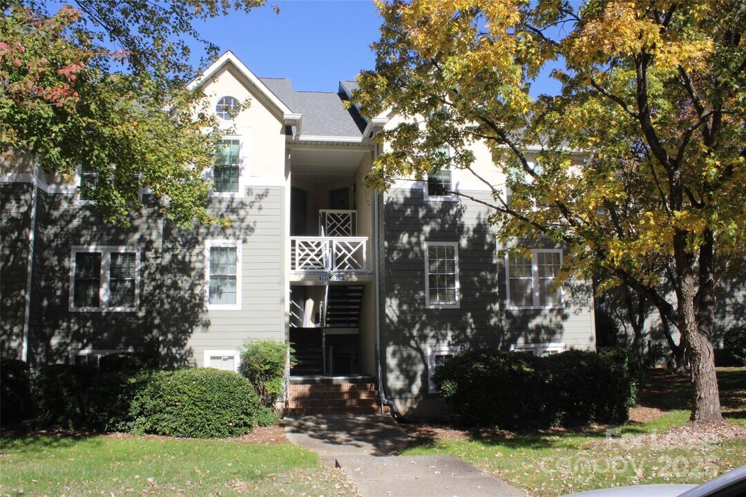 19839 Henderson Rd in Cornelius, NC - Building Photo