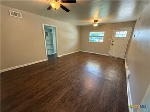 1400 N East St in Belton, TX - Building Photo - Building Photo