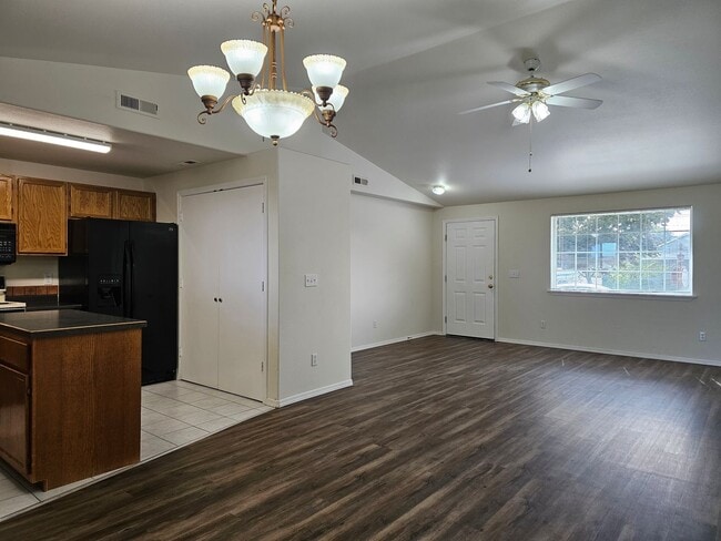 2926 Iris St in West Richland, WA - Building Photo - Building Photo