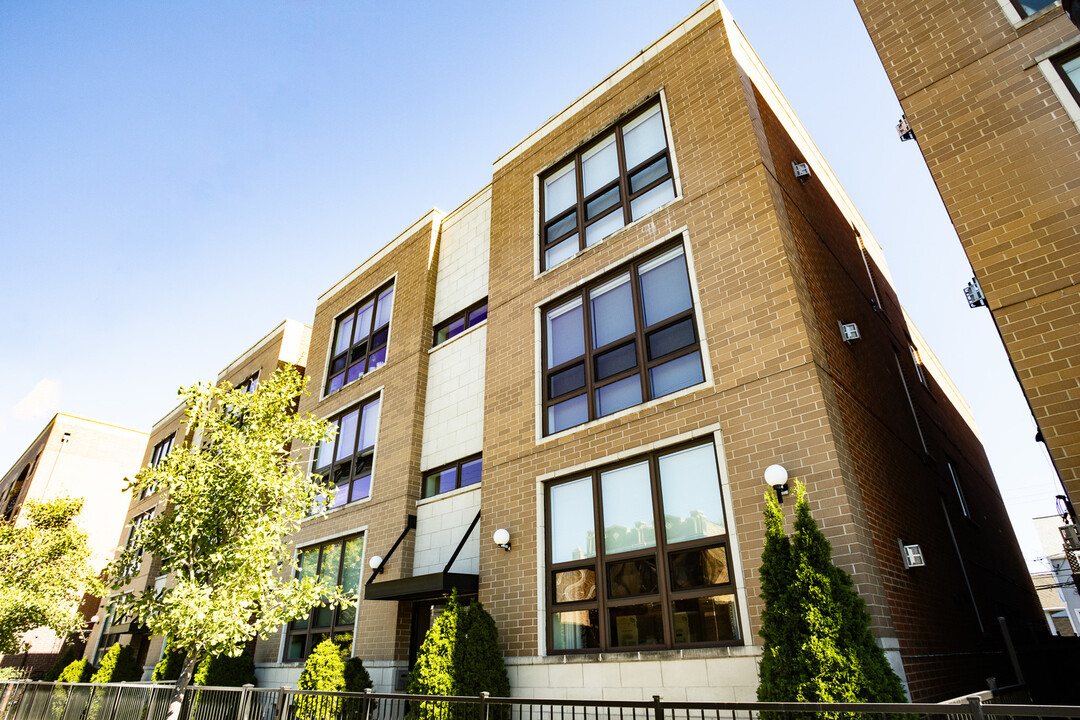 3007 N California Ave in Chicago, IL - Foto de edificio