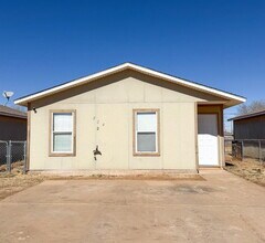 304 81st St in Lubbock, TX - Building Photo - Building Photo