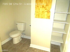 7305 SW 12th St in Des Moines, IA - Building Photo - Building Photo