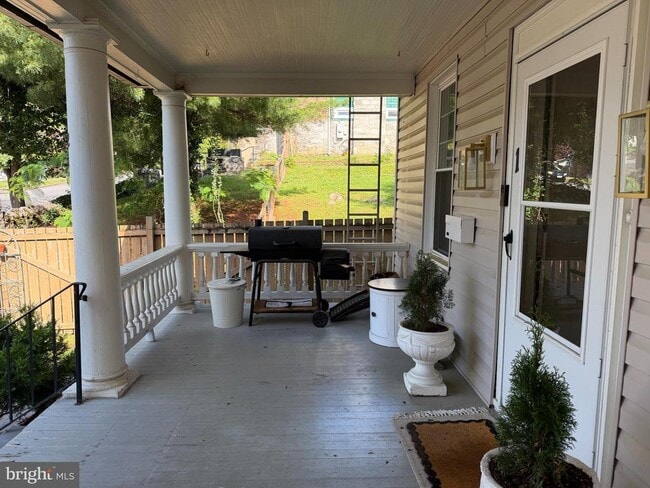 property at 422 W Clifford St