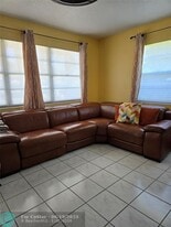 21 Ventnor Dr in Deerfield Beach, FL - Building Photo