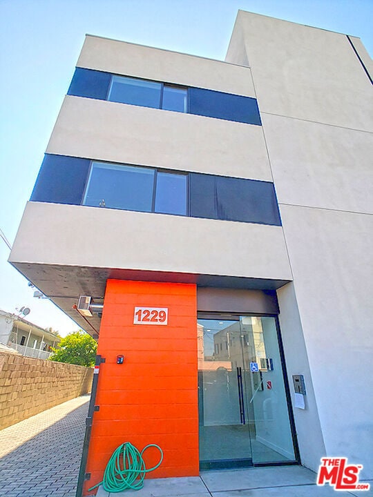 property at 1229 S Kingsley Dr