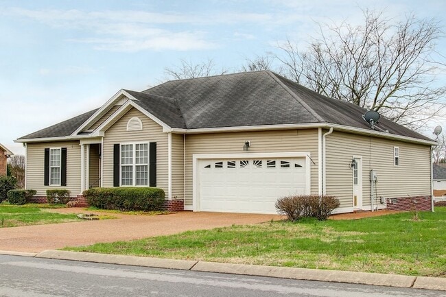 173 Putter Point Dr, Unit 8A in Gallatin, TN - Building Photo - Building Photo