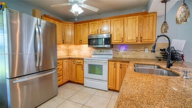 11101 SW 15th Manor in Davie, FL - Building Photo - Building Photo