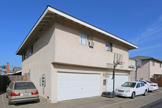 16562 Delton Cir in Huntington Beach, CA - Building Photo - Building Photo