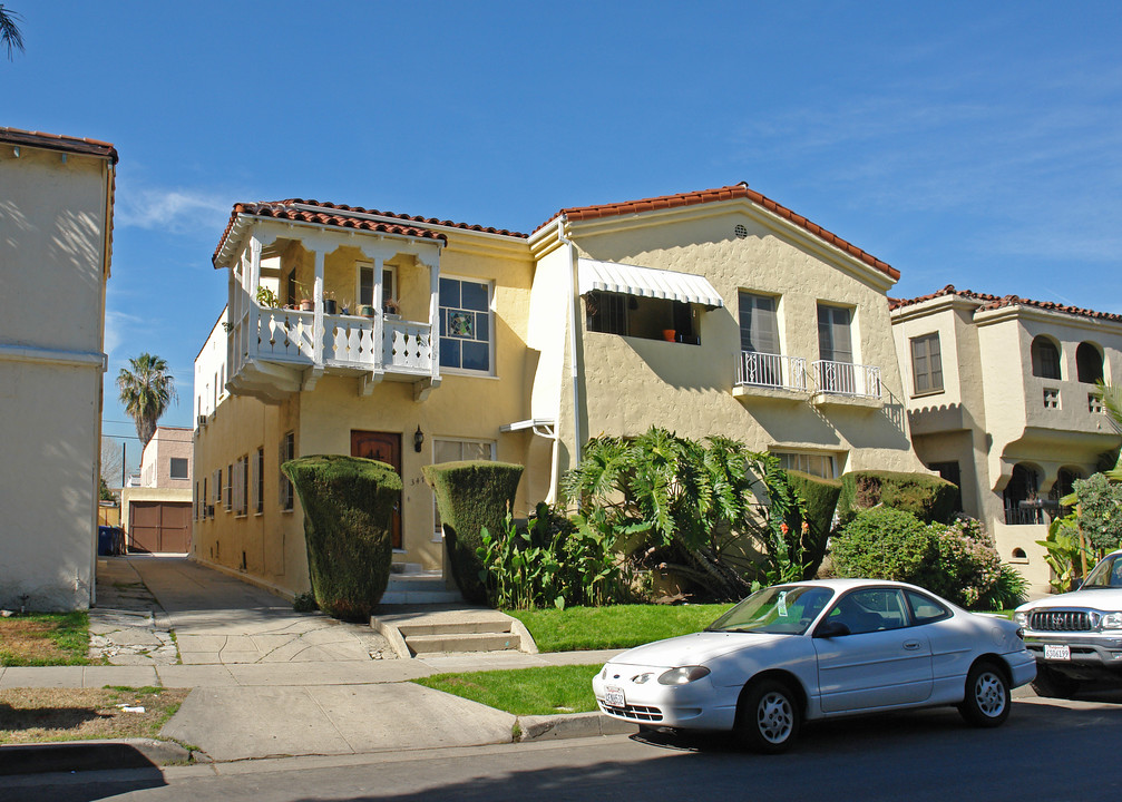 347 N Curson Ave in Los Angeles, CA - Foto de edificio