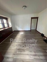 2758 Monroe St in Toledo, OH - Building Photo - Building Photo