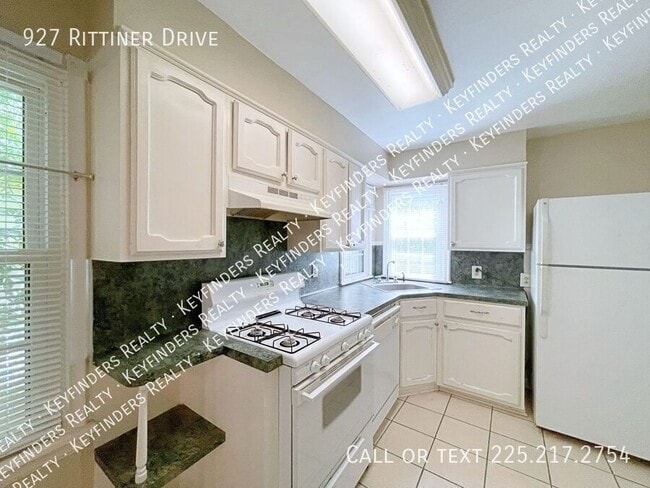 927 Rittiner Dr in Baton Rouge, LA - Building Photo - Building Photo