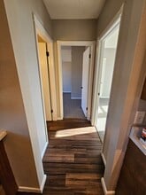 501 Center Ave, Unit Apt 3 in Decorah, IA - Foto de edificio - Building Photo