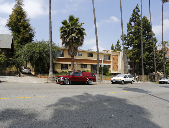 909 S Normandie Ave in Los Angeles, CA - Foto de edificio - Building Photo