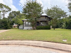 209 Joseph St in Brenham, TX - Building Photo