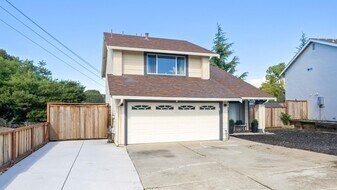 882 Coral Ridge Cir in Rodeo, CA - Building Photo