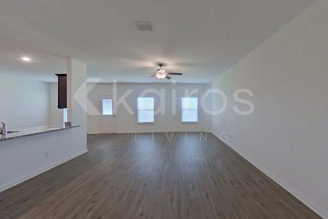 906 Shady Brk in New Braunfels, TX - Foto de edificio - Building Photo