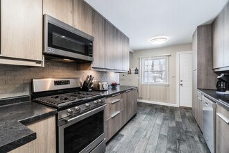 920 Apple St in Hoffman Estates, IL - Building Photo - Building Photo