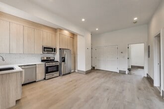 2023 N Drake Ave in Chicago, IL - Building Photo - Building Photo