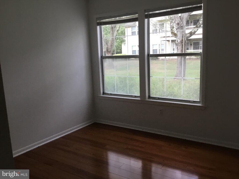 110 Lowell Ct in Princeton, NJ - Building Photo