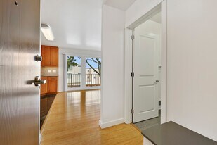 67 Parkridge Dr, Unit 0 in San Francisco, CA - Building Photo