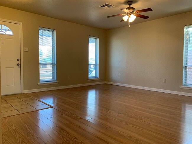 805 SE Brigadoon Way in Lawton, OK - Building Photo - Building Photo