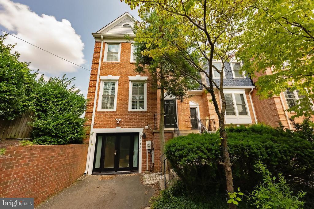 2317 37th St NW in Washington, DC - Building Photo