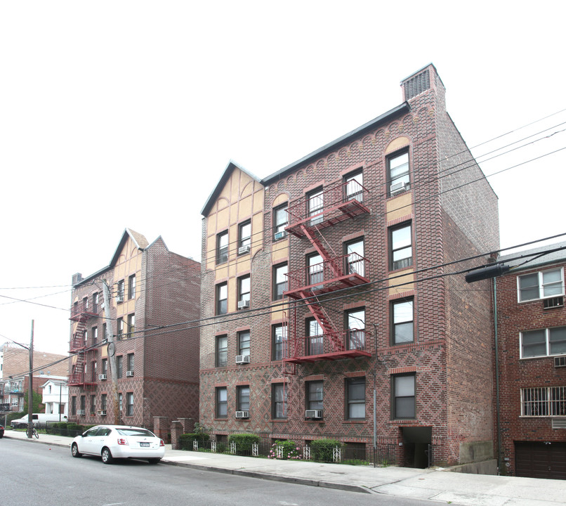 1860 E 12th St in Brooklyn, NY - Building Photo