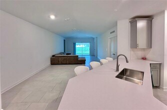 5692 Stephens Rd in St. Cloud, FL - Foto de edificio - Building Photo